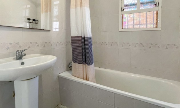 Herverkoop - Bungalow -
Orihuela Costa - Playa Flamenca