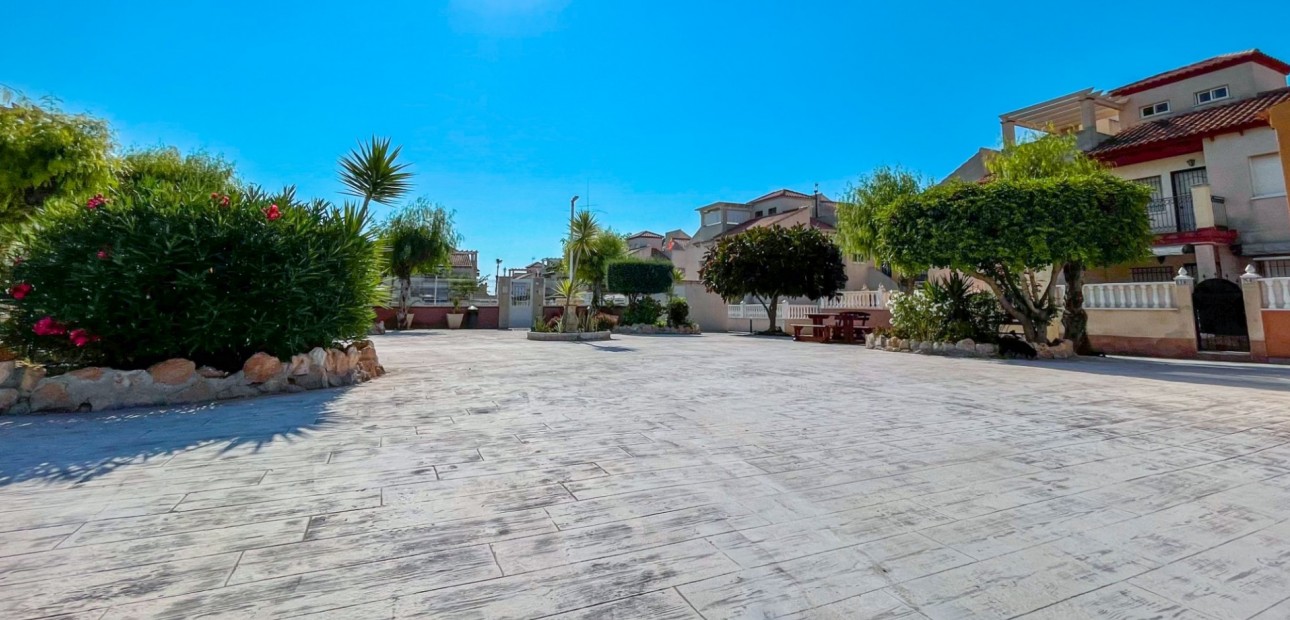 Herverkoop - Bungalow -
Orihuela Costa - Playa Flamenca