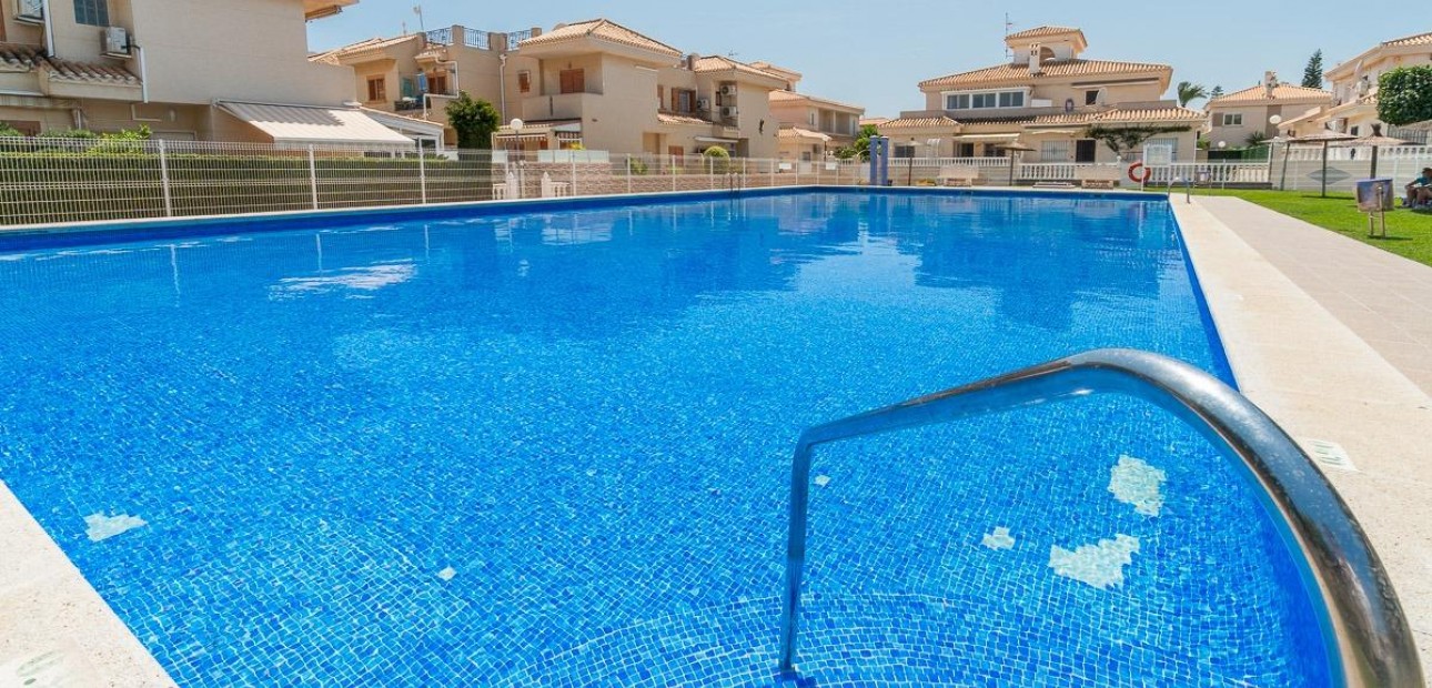Herverkoop - Villa -
Orihuela Costa - Playa Flamenca