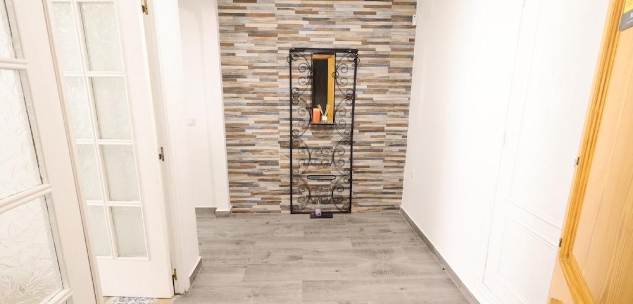 Venta - Apartamento / piso -
Torrevieja - Centro