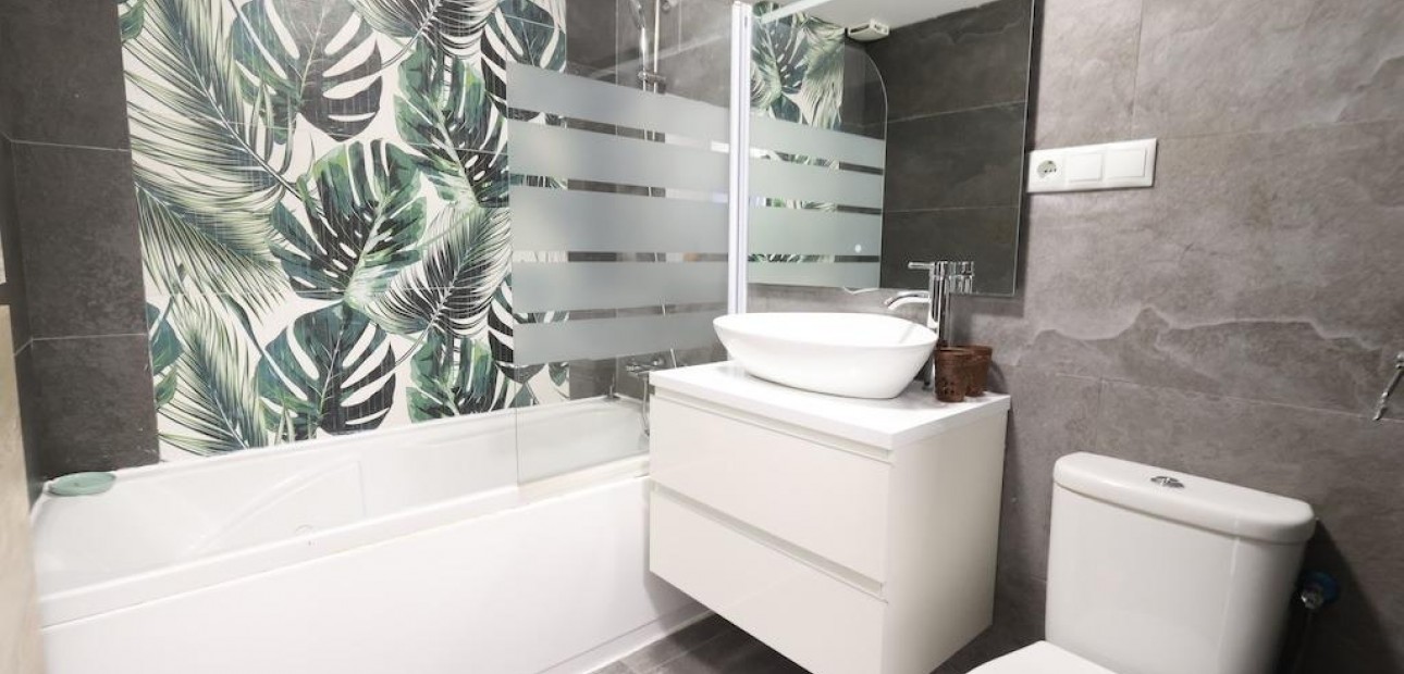 Venta - Apartamento / piso -
Torrevieja - Centro