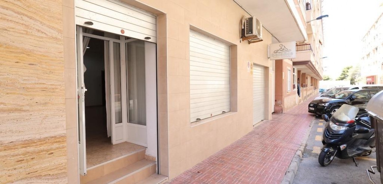 Venta - Commercial Unit -
Torrevieja - Centro