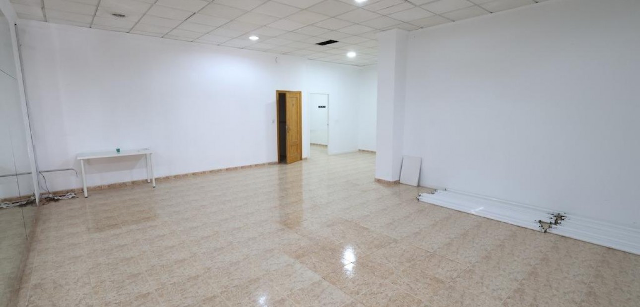 Venta - Commercial Unit -
Torrevieja - Centro