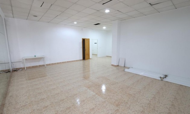 Venta - Commercial Unit -
Torrevieja - Centro