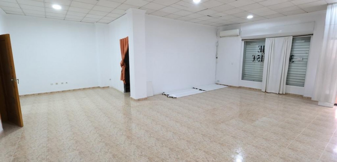Venta - Commercial Unit -
Torrevieja - Centro
