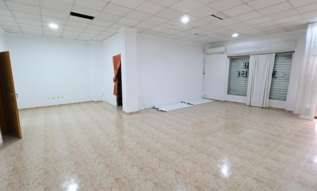 Venta - Commercial Unit -
Torrevieja - Centro