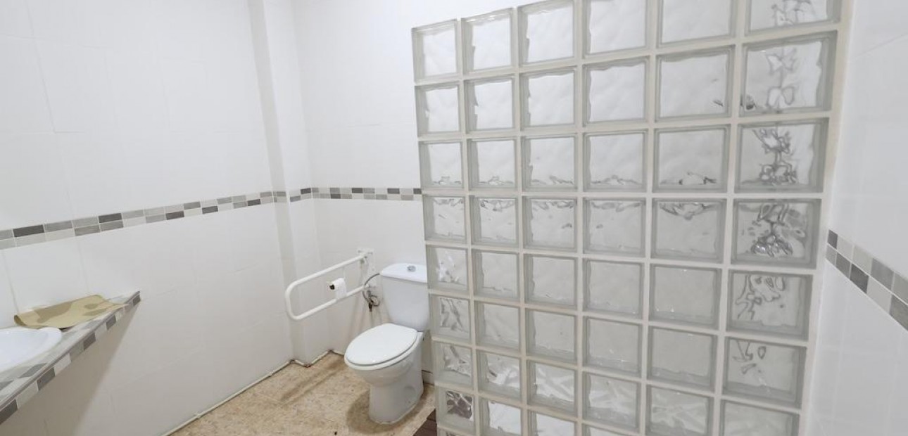 Venta - Commercial Unit -
Torrevieja - Centro