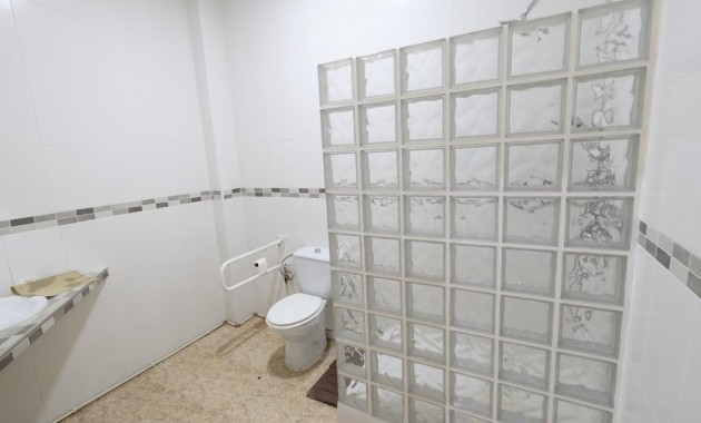 Venta - Commercial Unit -
Torrevieja - Centro