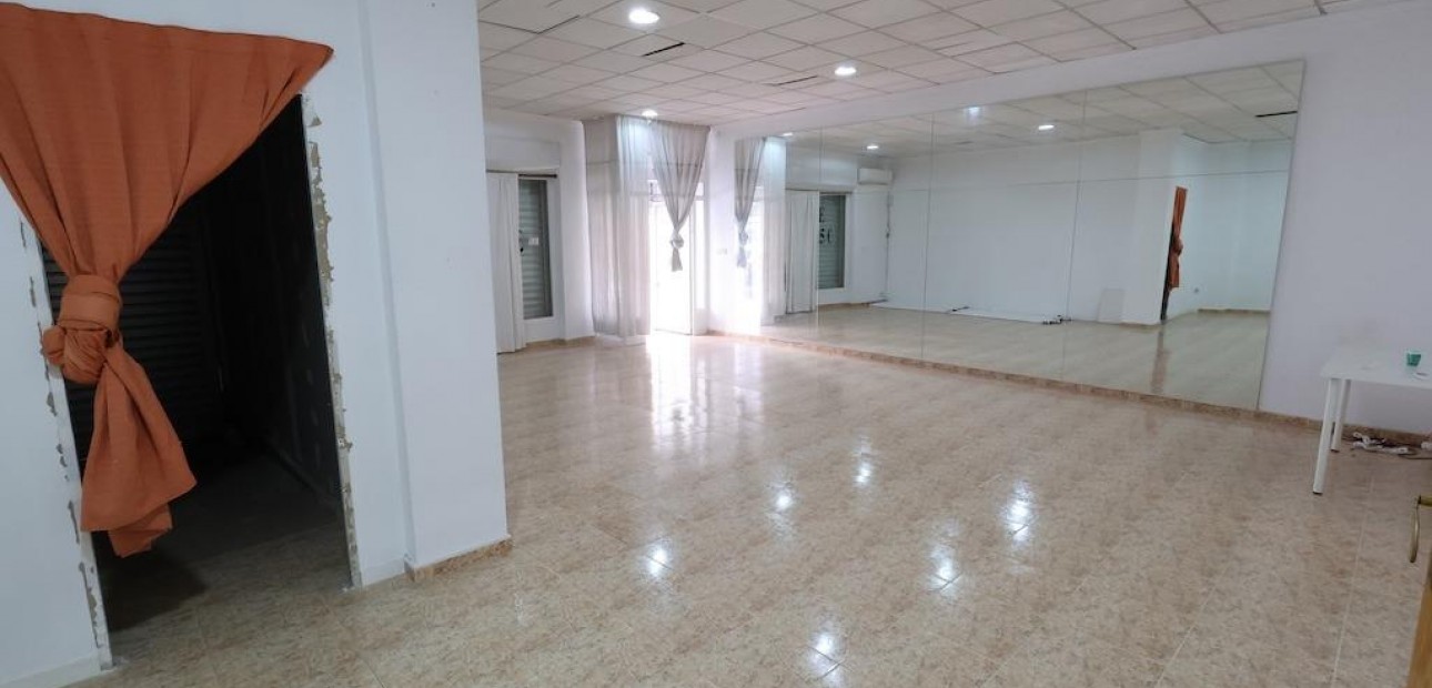 Venta - Commercial Unit -
Torrevieja - Centro