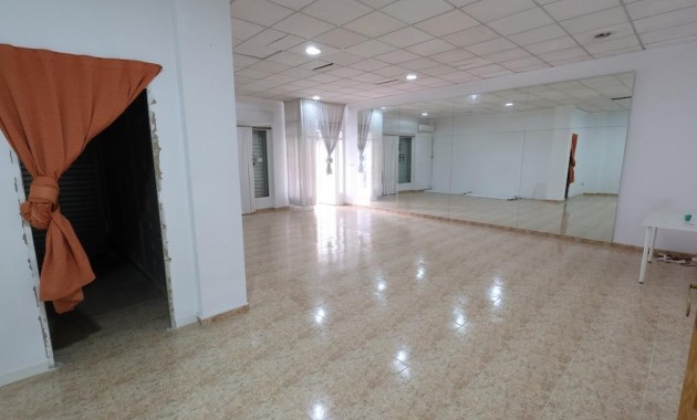 Venta - Commercial Unit -
Torrevieja - Centro