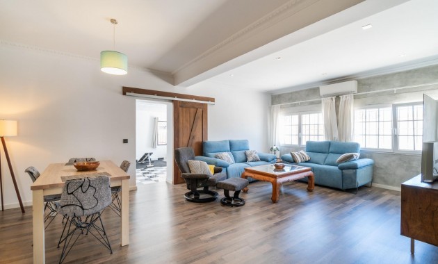 Herverkoop - Villa -
Torrevieja - Torreta florida