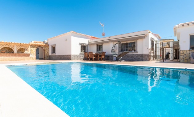 Herverkoop - Villa -
Torrevieja - Torreta florida