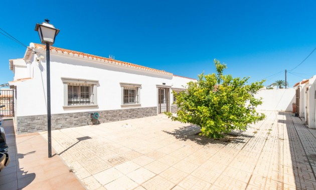 Herverkoop - Villa -
Torrevieja - Torreta florida