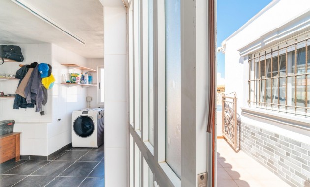 Herverkoop - Villa -
Torrevieja - Torreta florida