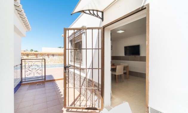 Herverkoop - Villa -
Torrevieja - Torreta florida