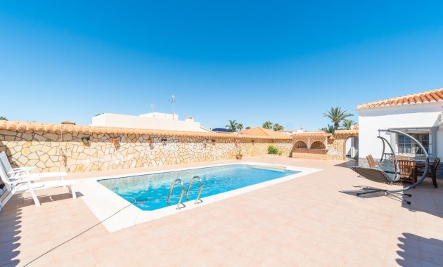 Herverkoop - Villa -
Torrevieja - Torreta florida