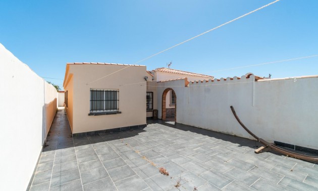 Herverkoop - Villa -
Torrevieja - Torreta florida