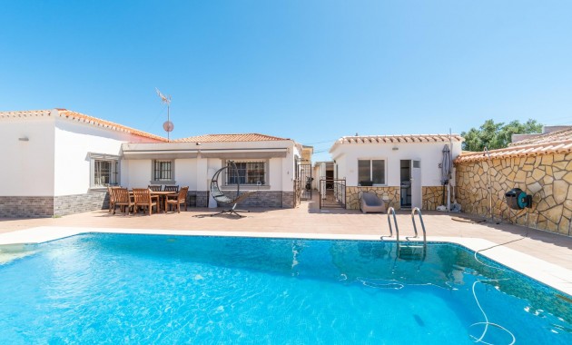 Herverkoop - Villa -
Torrevieja - Torreta florida