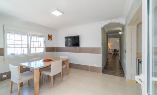 Herverkoop - Villa -
Torrevieja - Torreta florida