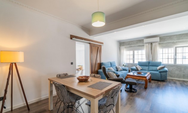 Herverkoop - Villa -
Torrevieja - Torreta florida