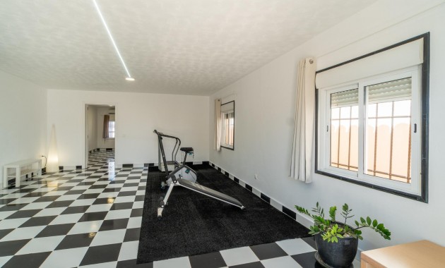 Herverkoop - Villa -
Torrevieja - Torreta florida
