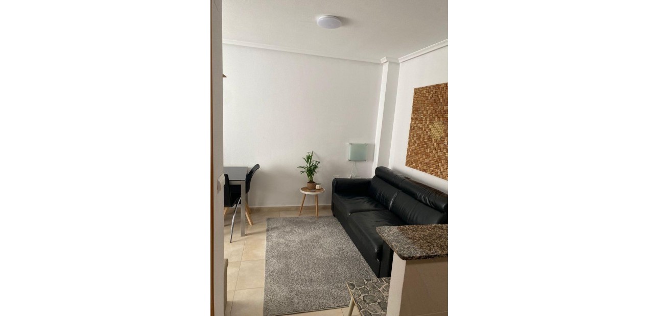 Sale - Apartment / flat -
Torrevieja - Centro
