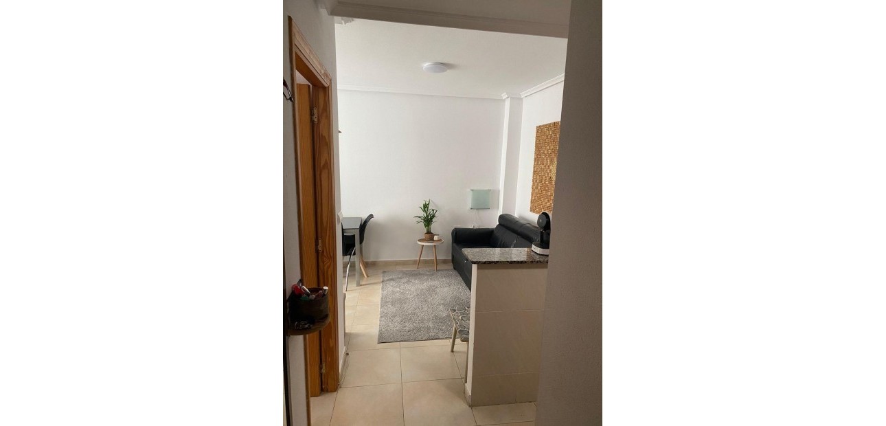 Sale - Apartment / flat -
Torrevieja - Centro