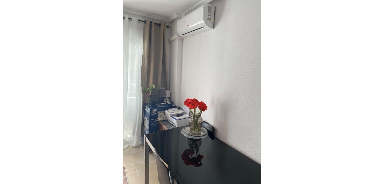 Sale - Apartment / flat -
Torrevieja - Centro