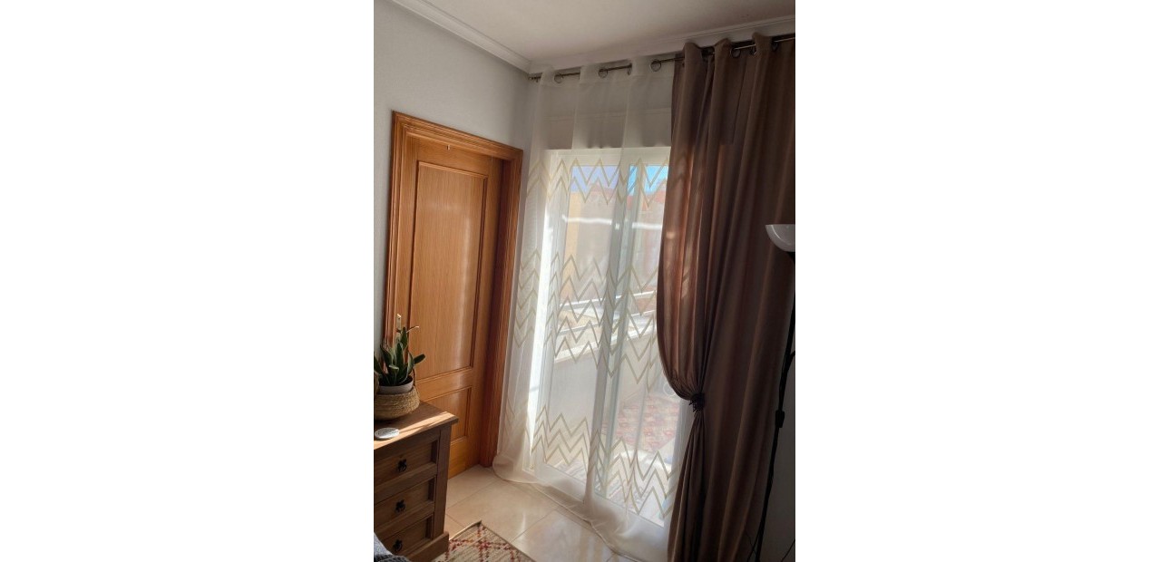 Sale - Apartment / flat -
Torrevieja - Centro