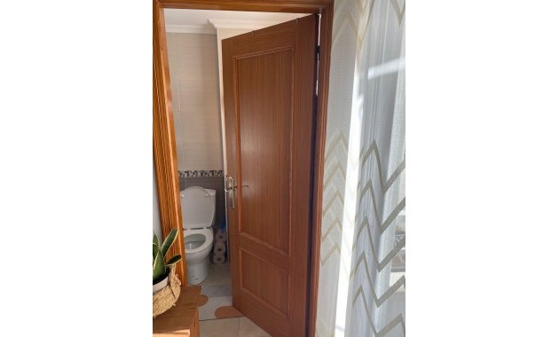 Sale - Apartment / flat -
Torrevieja - Centro