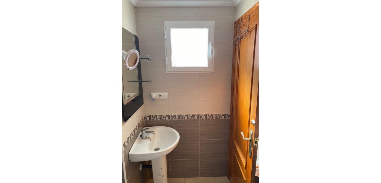 Sale - Apartment / flat -
Torrevieja - Centro