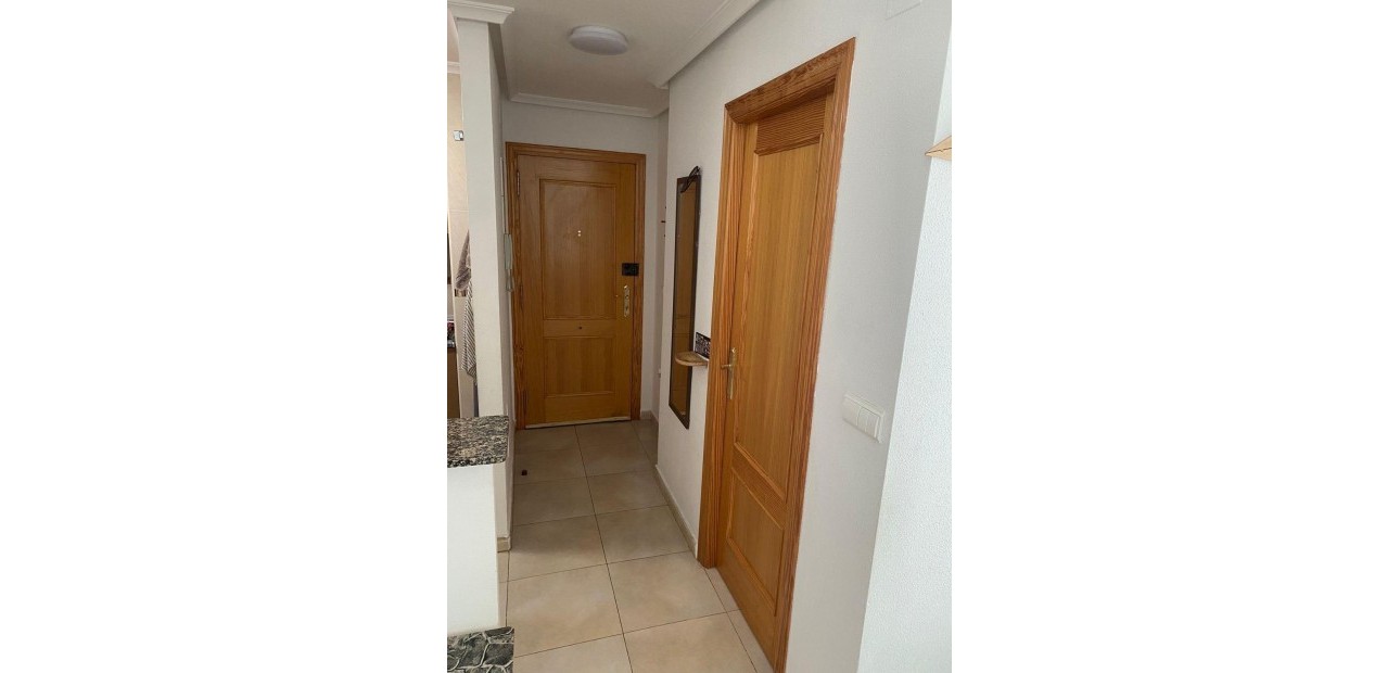 Sale - Apartment / flat -
Torrevieja - Centro