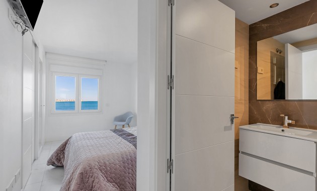 Sale - Apartment / flat -
Torrevieja - Punta Prima