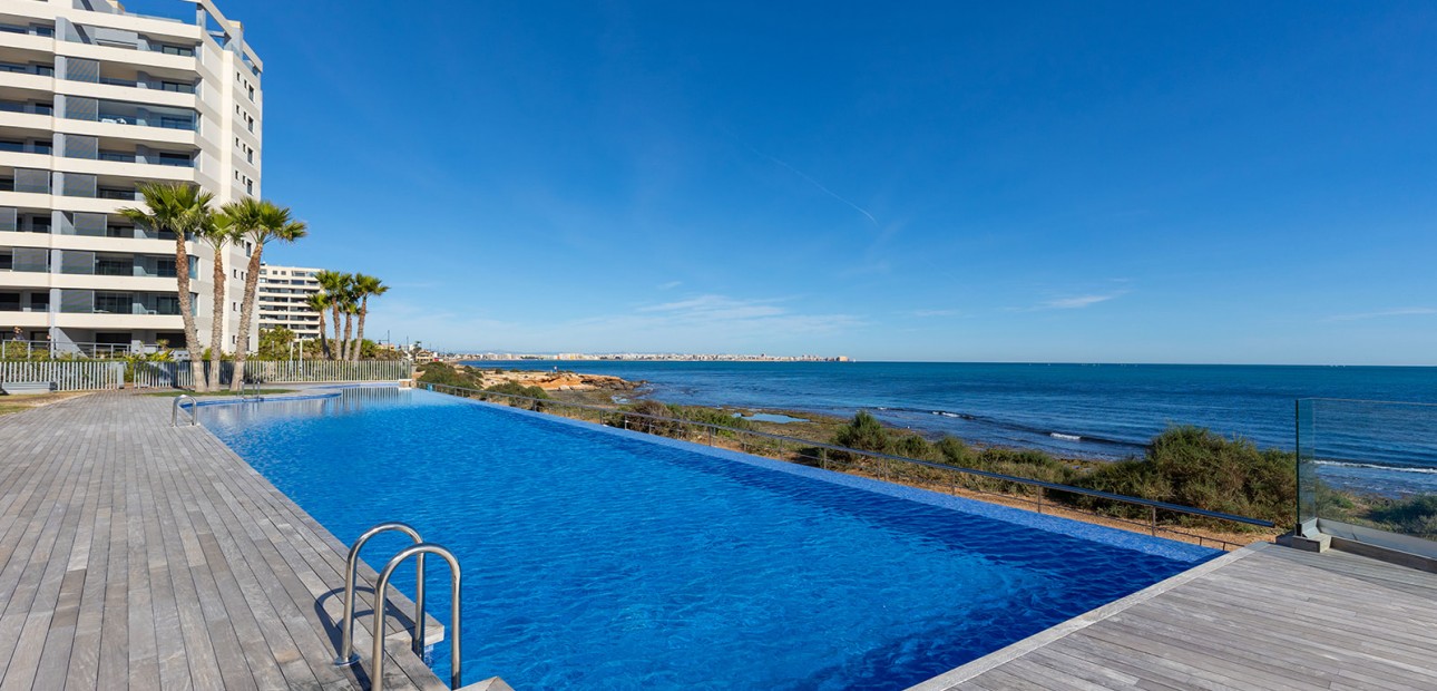 Sale - Apartment / flat -
Torrevieja - Punta Prima