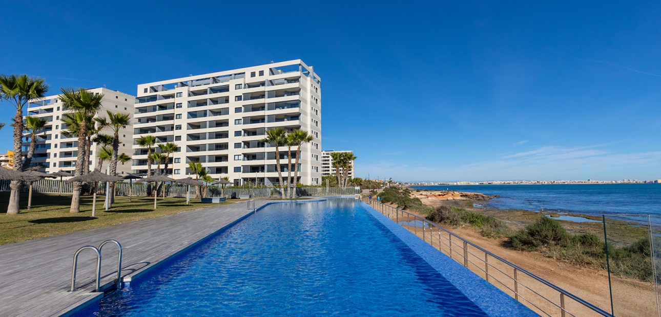 Sale - Apartment / flat -
Torrevieja - Punta Prima
