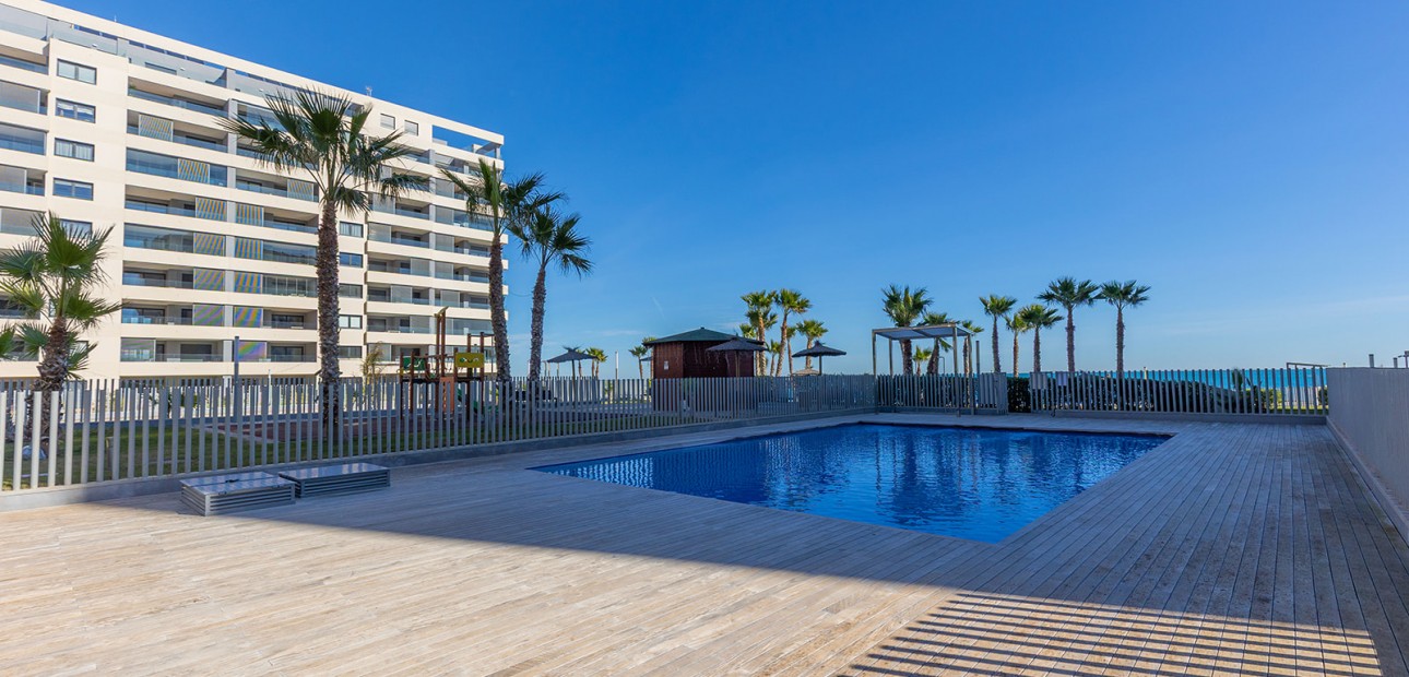 Sale - Apartment / flat -
Torrevieja - Punta Prima