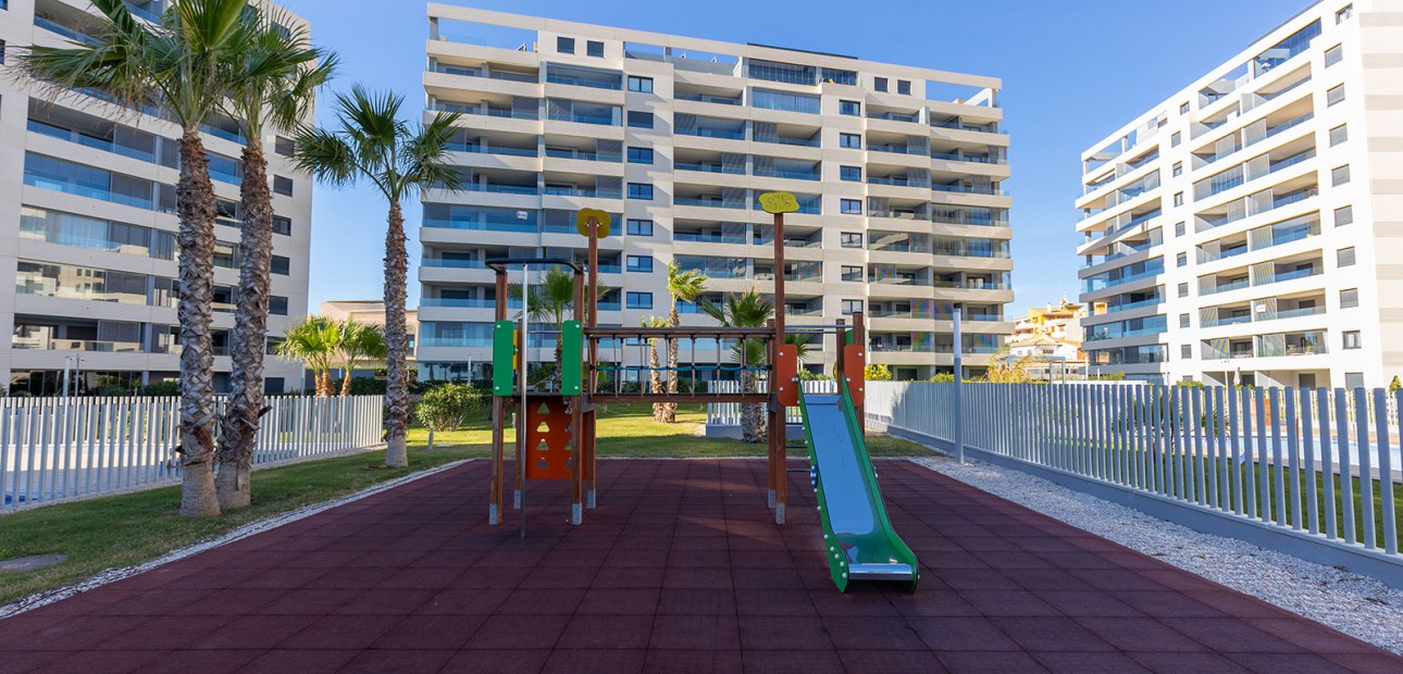 Sale - Apartment / flat -
Torrevieja - Punta Prima