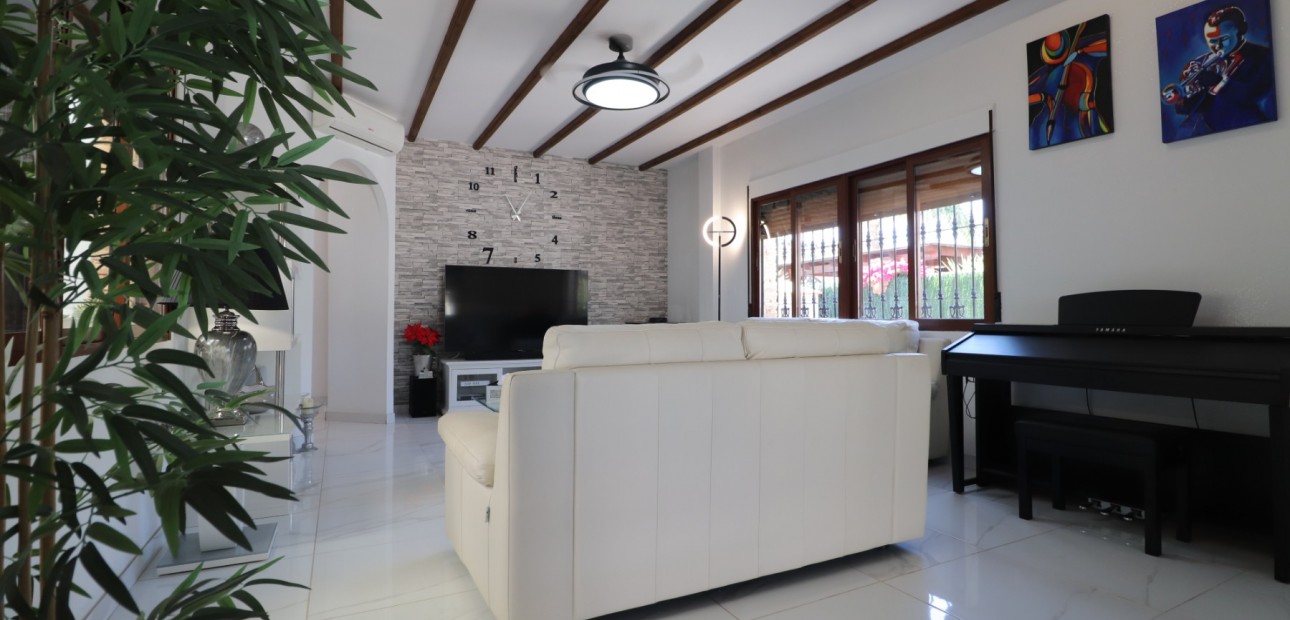 Herverkoop - Detached Villa -
Formentera del Segura - Fincas de La Vega