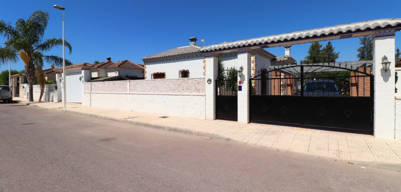 Herverkoop - Detached Villa -
Formentera del Segura - Fincas de La Vega