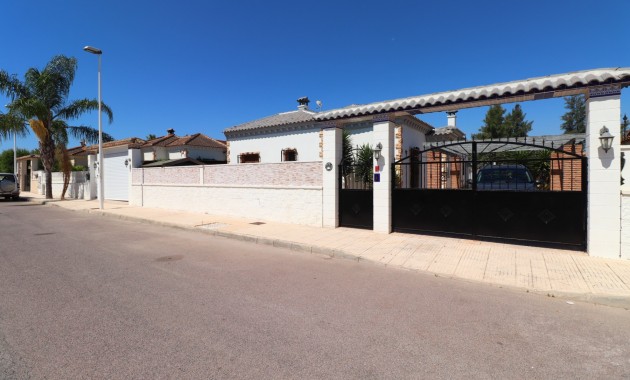 Herverkoop - Detached Villa -
Formentera del Segura - Fincas de La Vega