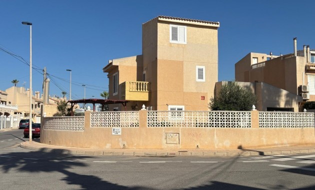 Herverkoop - duplex -
Torrevieja - Los Frutales