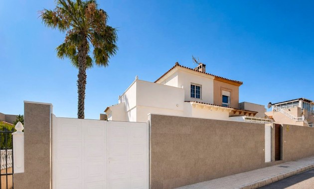Herverkoop - Quad Villa -
Orihuela Costa - Los Altos