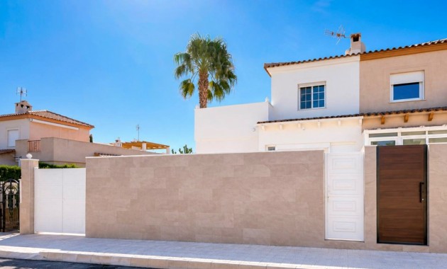 Herverkoop - Quad Villa -
Orihuela Costa - Los Altos