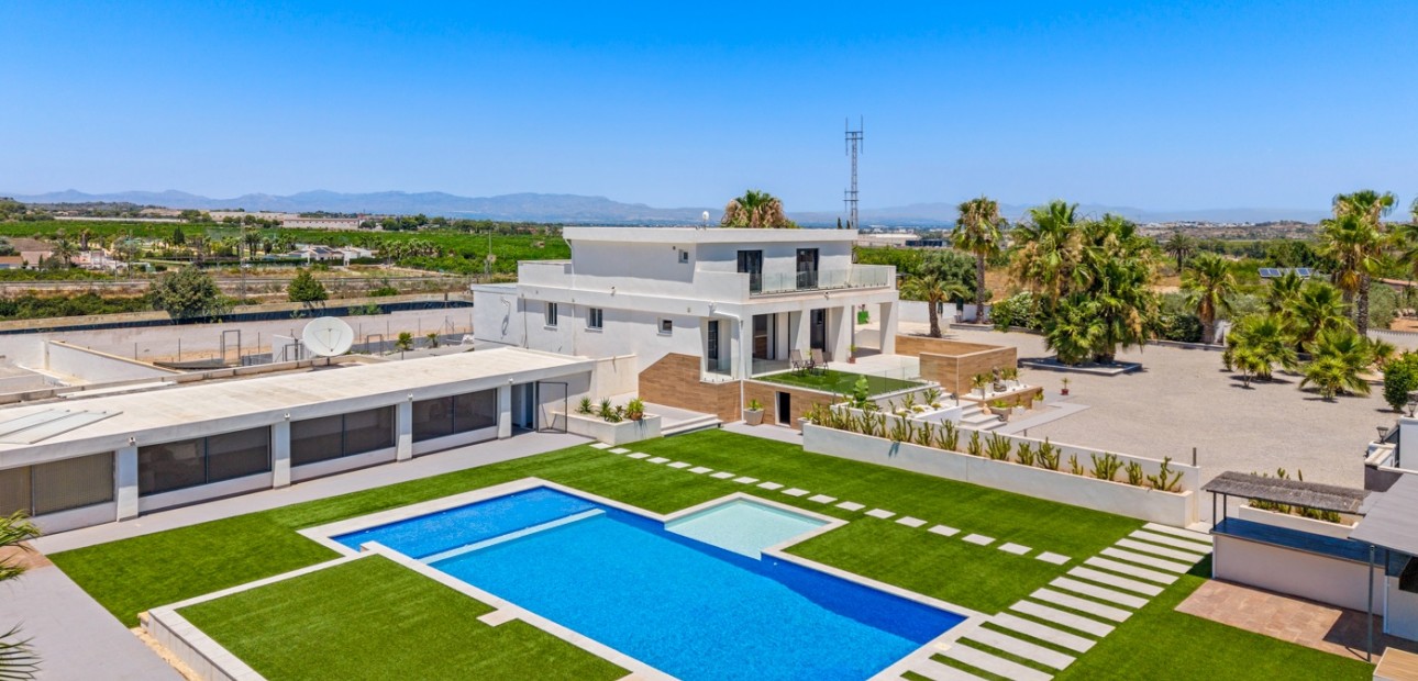 Herverkoop - Country Property -
Los Montesinos - La Herrada