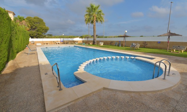 Herverkoop - Quad Villa -
Algorfa - Montebello