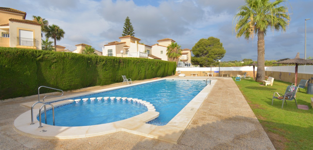 Herverkoop - Quad Villa -
Algorfa - Montebello