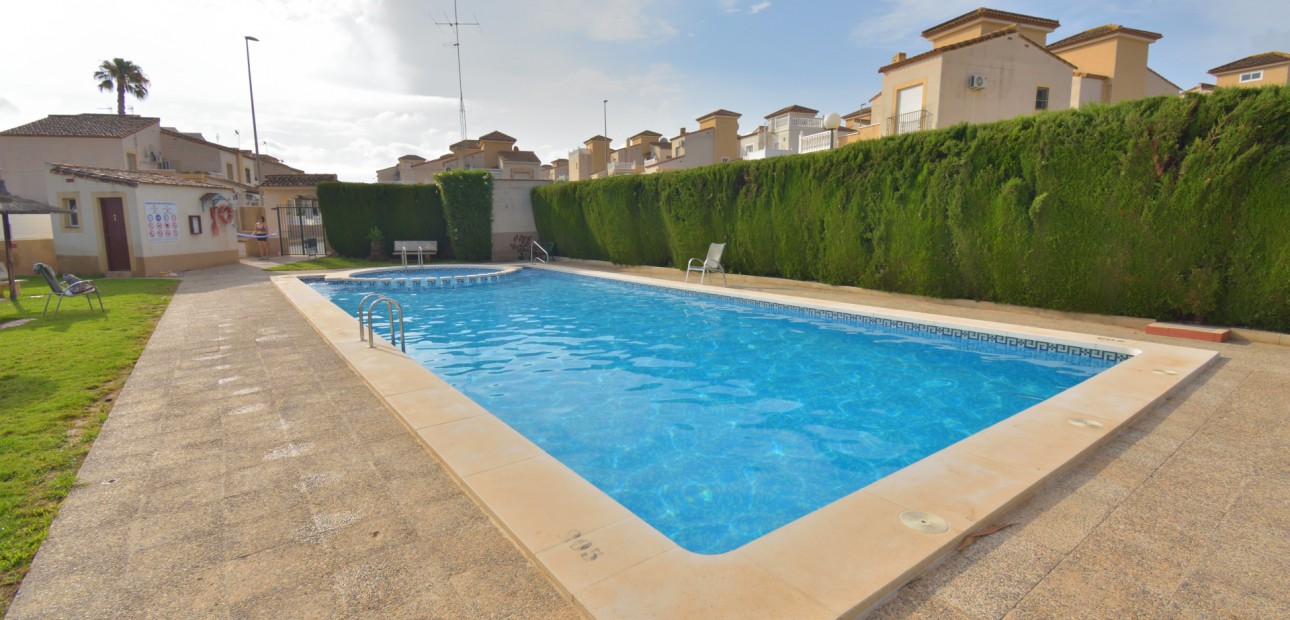 Herverkoop - Quad Villa -
Algorfa - Montebello