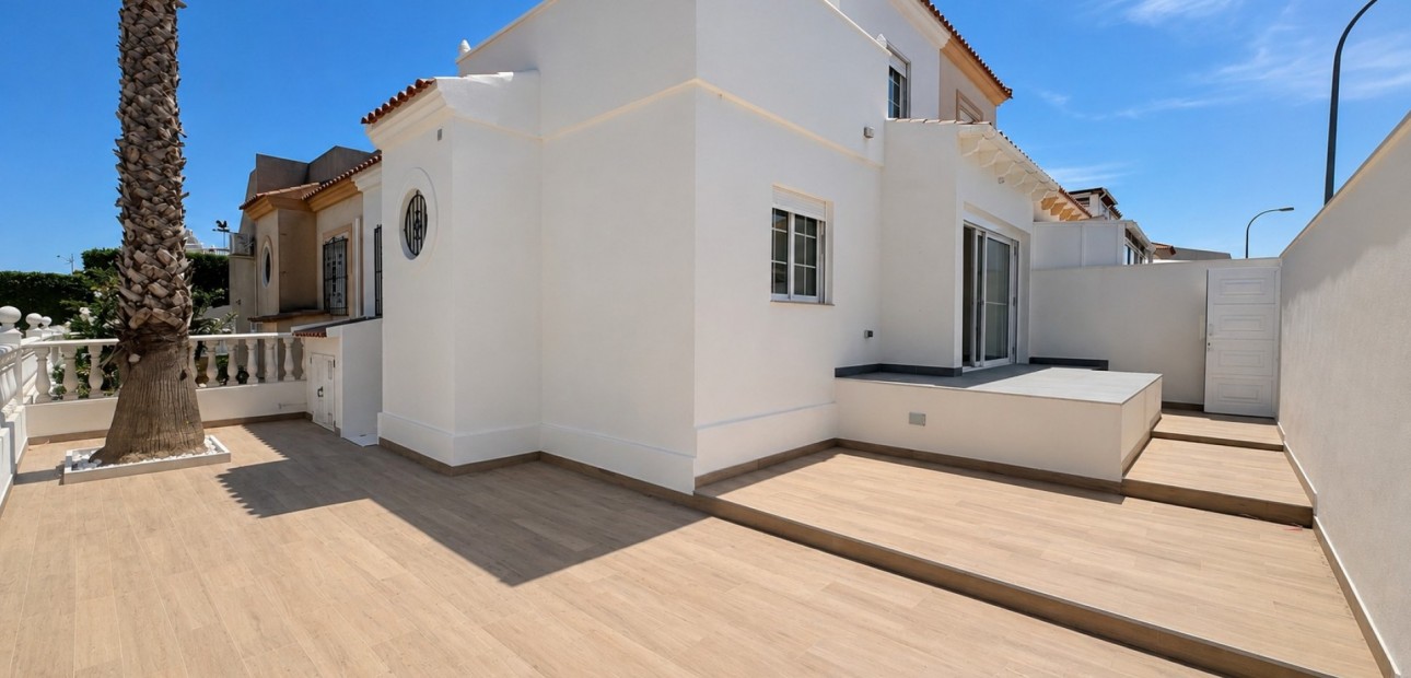 Herverkoop - Herenhuis -
Orihuela Costa - Los Altos