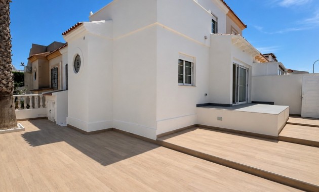 Herverkoop - Herenhuis -
Orihuela Costa - Los Altos