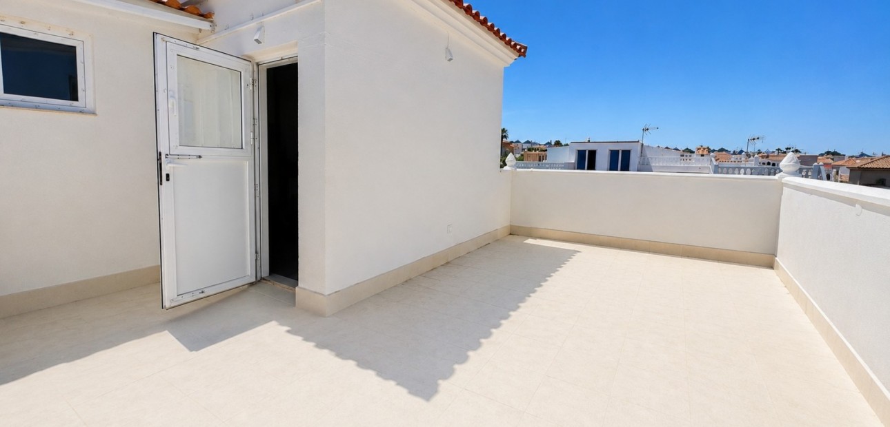 Herverkoop - Herenhuis -
Orihuela Costa - Los Altos
